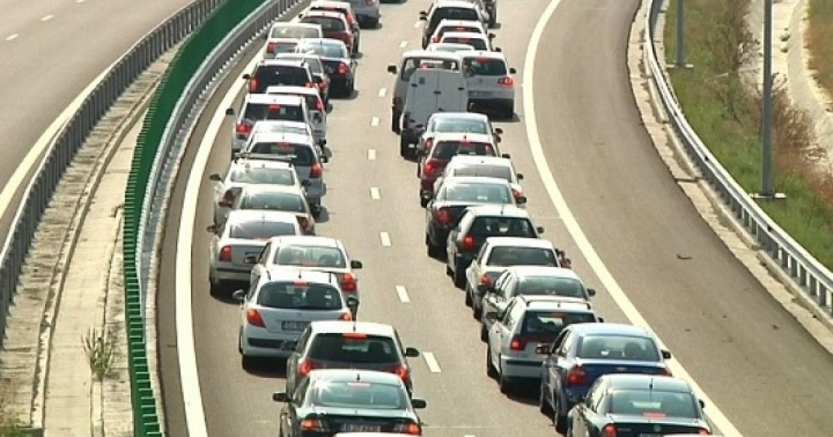 ULTIMA ORĂ Coloană de 2 kilometri pe Autostrada Soarelui Vezi cum se