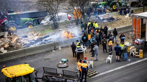 Fermierii au blocat granița dintre Belgia si Olanda