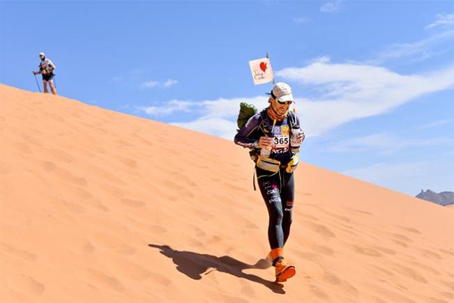 Patru romani au alergat prin Sahara, la cel mai dur maraton din lume, pentru Inima Copiilor