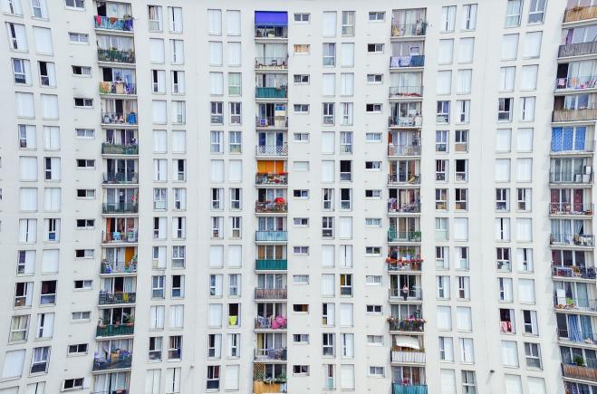 Piaţa imobiliară s-a stabilizat. Cât costă acum un apartament în zone semicentrale