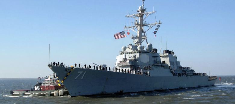 Distrugătorul american USS Ross se îndreaptă spre Marea Neagră