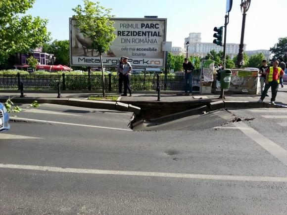 Surpare a asfaltului pe Splaiul Independenței, în dreptul Podului Izvor (FOTO)
