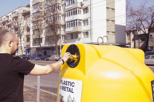 Reciclare: Doar 30% dintre români colectează separat deşeurile de ambalaje