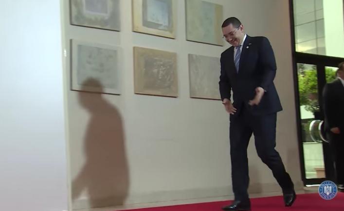 Ponta a ajuns şchiopătând la summit-ul de la Tirana: 