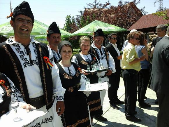 Elveţienii din Laussane, încântaţi de obiceiurile şi tradiţiile româneşti 