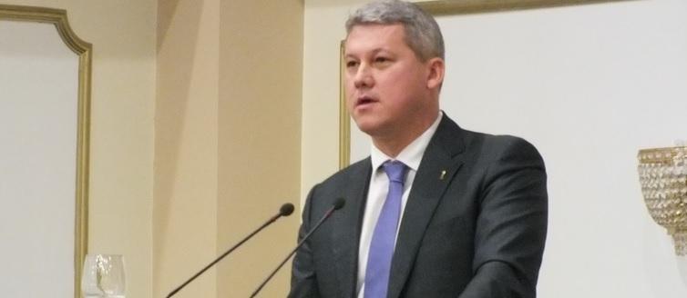 Premierul acuză lideri ai PNL: Atanasiu, în conflict de interese, Predoiu, cercetat fără a fi deranjat