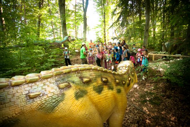 Dino Parc Râșnov a atras la deschidere 11.000 de vizitatori (VIDEO)