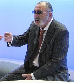 Tiriac isi face o retea de 200 de benzinarii