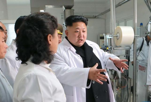 Dictatorii fac lucruri trăsnite. Kim Jong-un pretinde ca a găsit leacul pentru SIDA, Ebola și cancer