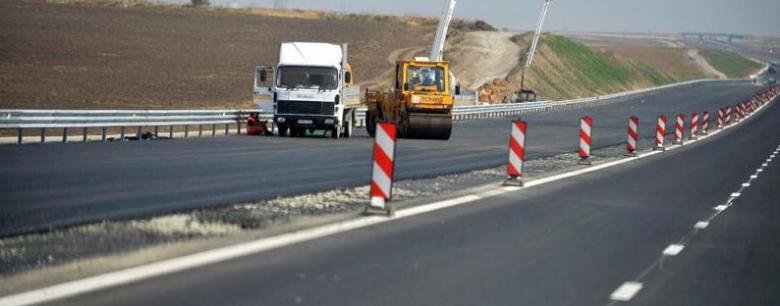 ATENŢIE ŞOFERI! Cum se circulă pe drumurile din țară și unde sunt impuse restricții de trafic