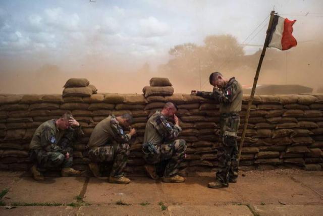 Viaţa luptătorilor din Legiunea Străină franceză - FOTOREPORTAJ premiat la PERPIGNAN