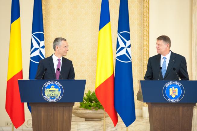 Ce spun Iohannis şi secretarul general al NATO despre criza din Grecia