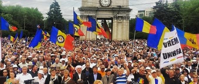 Miting în Piața Universității, pentru unirea Republicii Moldova cu România