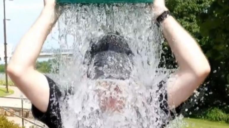 Ce s-a întâmplat cu banii strânşi din acţiunea #IceBucketChallenge (VIDEO)