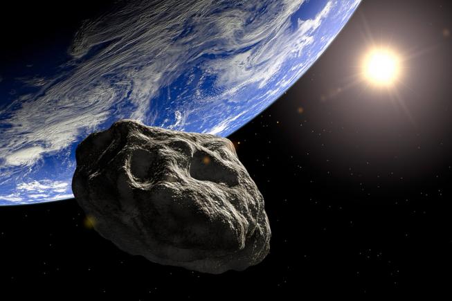 Un asteroid cu nucleu din platină trece duminică pe lângă Pământ