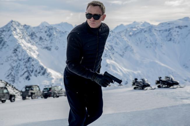 S-a lansat cel mai nou trailer al filmului „James Bond: SPECTRE”. Niciodată Daniel Craig nu a arătat atât de bine (VIDEO)