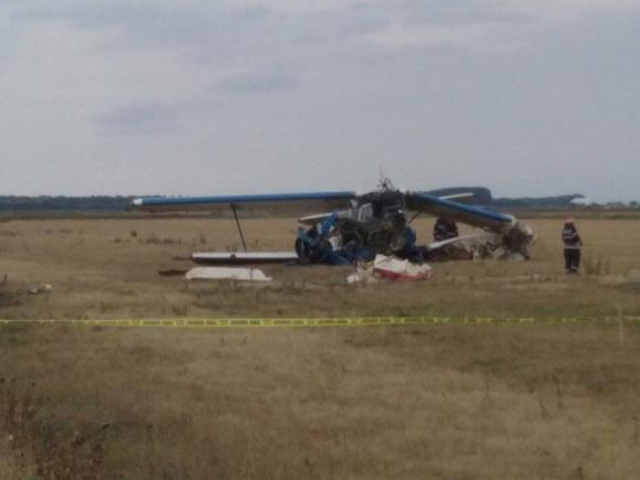 Avionul prăbușit sâmbătă la Brăila, mărturiile copilotului: Nu a mai putut controla aparatul