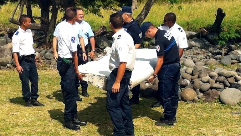 Insula Reunion: Noi resturi de avion au fost găsite de localnici