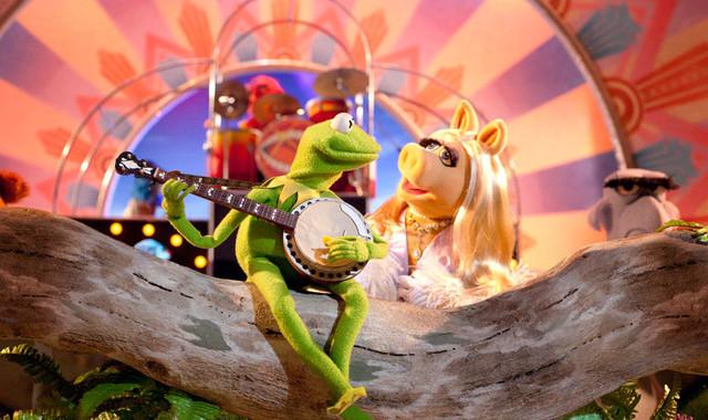 Dramă sentimentală. Kermit a fost lăsat cu ochii-n soare de Miss Piggy. VIDEO