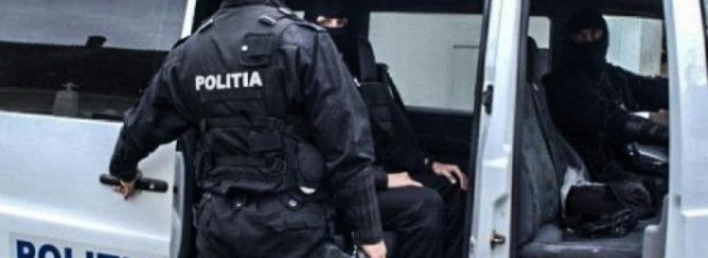 Românul cu identităţi false, urmărit internaţional, a fost adus în ţară de poliţiştii sibieni. Unde „se adăpostise“ infractorul 