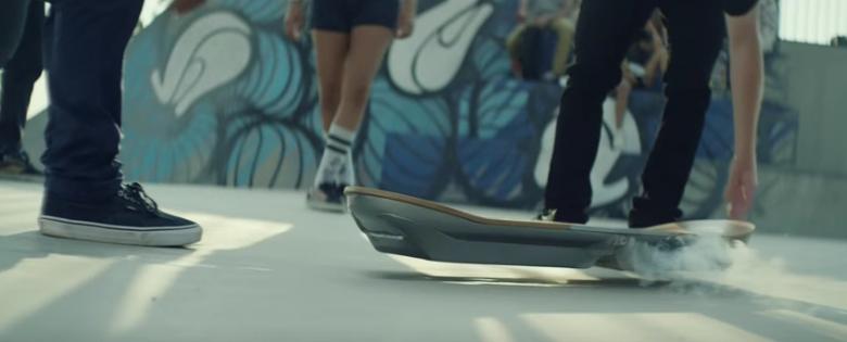 Invenție SF: Skateboard-ul care levitează! (VIDEO)