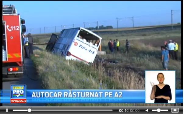 Doi morți, 48 de răniți, bilanț provizoriu. Un autocar s-a răsturnat pe Autostrada Soarelui