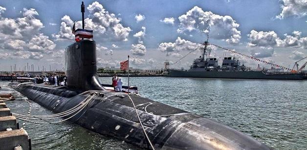 Cea mai originală cerere în căsătorie vine din America! Un marinar şi-a cerut iubita în căsătorie pe submarinul nuclear USS John Warner 