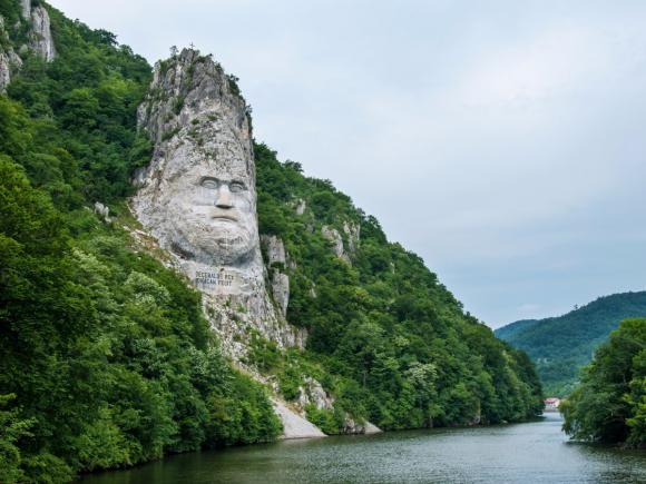 Statuia lui Decebal, de la Porţile de Fier, inclusă în topul celor mai mari sculpturi din lume