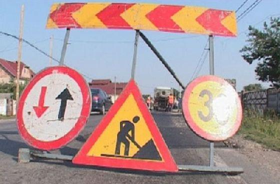 ULTIMA ORĂ. Cum se circulă pe drumurile din ţară şi care sunt zonele cu restricţii în trafic. Circulaţie bară la bară pe „PODUL PRIETENIEI“