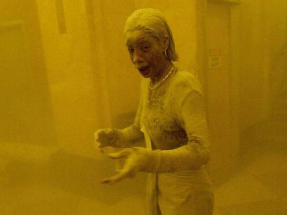 The Dust Lady, femeia care a supravieţuit atentatului 9/11, a murit de cancer 