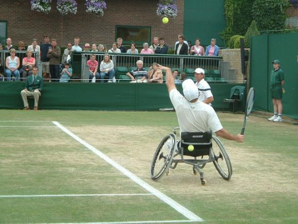 PREMIERĂ. Vineri debutează Open-ul României la tenis în scaun rulant