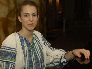 Tânăra pianistă Cristina Gârbea susţine un recital la Institutul Cultural Român