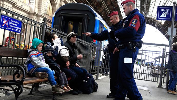 Ungaria nu va mai închiria autobuze pentru a transfera imigranți la frontiera cu Austria