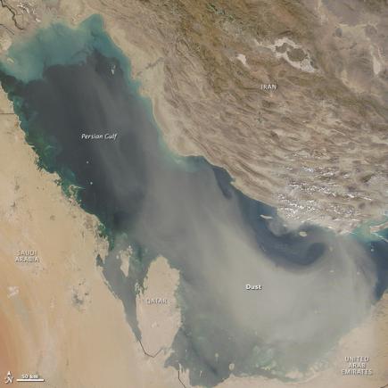 Imagini din satelit cu furtuna de nisip care a acoperit Iranul, Irakul şi Golful Persic