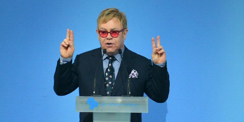 Elton John apără drepturile homosexualilor la Kiev