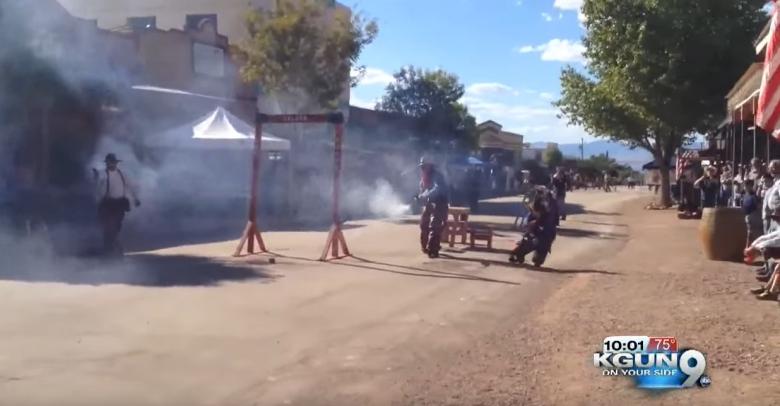 SCENĂ DRAMATICĂ într-un show western, în Arizona. Un actor trage cu GLOANȚE ADEVĂRATE în colegul de platou, sub privirile îngrozite ale spectatorilor (VIDEO)