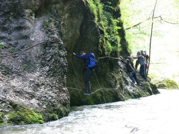 Redescoperă România. Canyoning pe Valea Galbenei