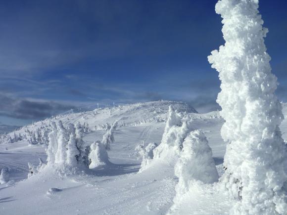 Iarna se va instala de mâine în toate zonele montane. Va ninge până duminică