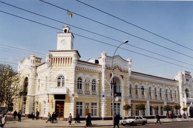Primăria Chișinăului s-a împrumutat pentru a plăti salariile angajaților