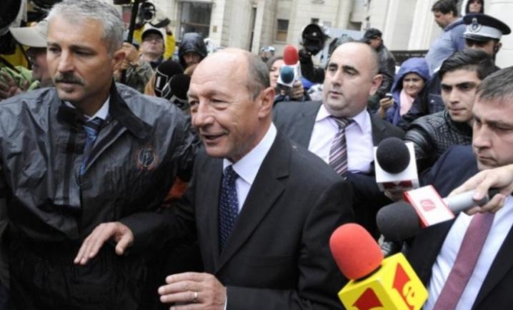 Judecătoria Sectorului 5 redeschide dosarul lui Băsescu privind demisia în 5 minute