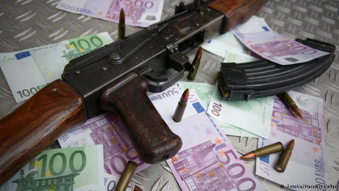 Balcanii - depozit de armament? Un Kalaşnikov la 300 de euro