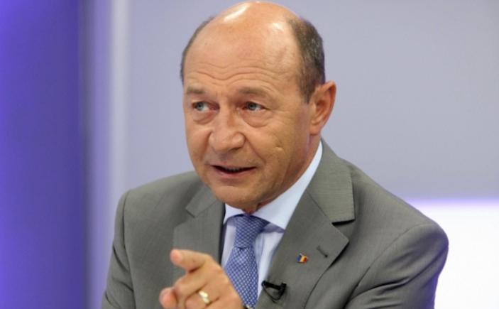 Băsescu, despre buget, trenuri şi impiegatul beat criţă