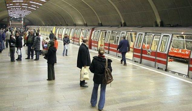 Metroul bucureştean funcţionează fără aviz de la pompieri! Atenţie, se deschid uşile, dar fără... AUTORIZAŢII! 