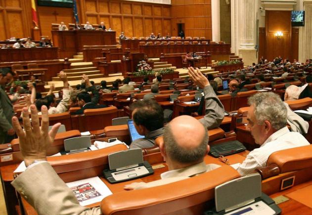 LUNA CADOURILOR. Senatorii votează astăzi PENSIILE SPECIALE pentru aleşii locali 