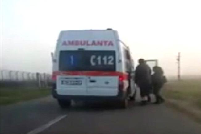 REVOLTĂTOR, ambulanță folosită pentru transport public! (VIDEO)