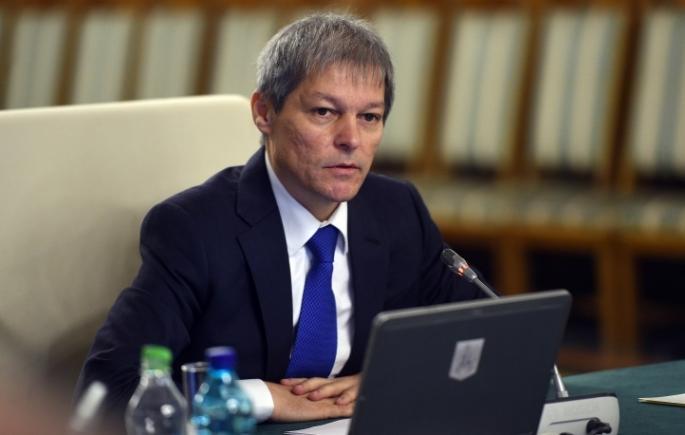 Cioloş, şedinţă informală cu miniştrii la Vila Lac 1