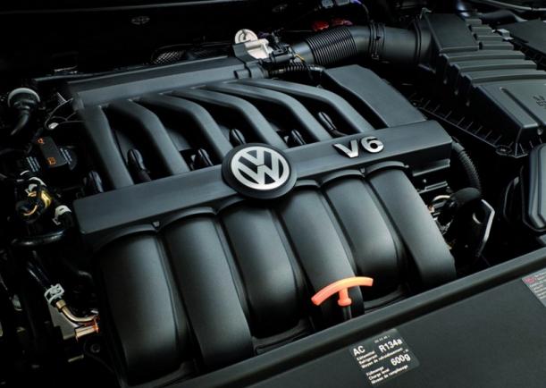 Volkswagen recheamă în service zeci de mii de mașini. Motorul poate porni singur!