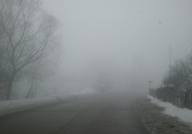 Atenţie, şoferi! Ceaţă densă pe mai multe drumuri din ţară