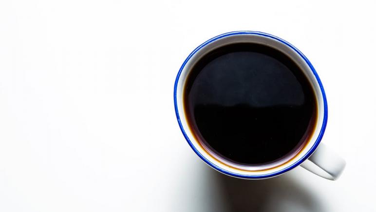 Una-două ceşti de cafea, zilnic, protejează ficatul de ciroză