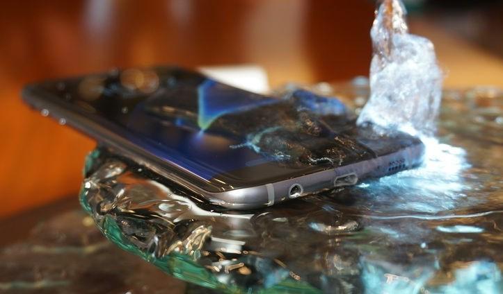 Cât de rezistente la praf şi apă sunt de fapt Samsung Galaxy S7 şi S7 Edge